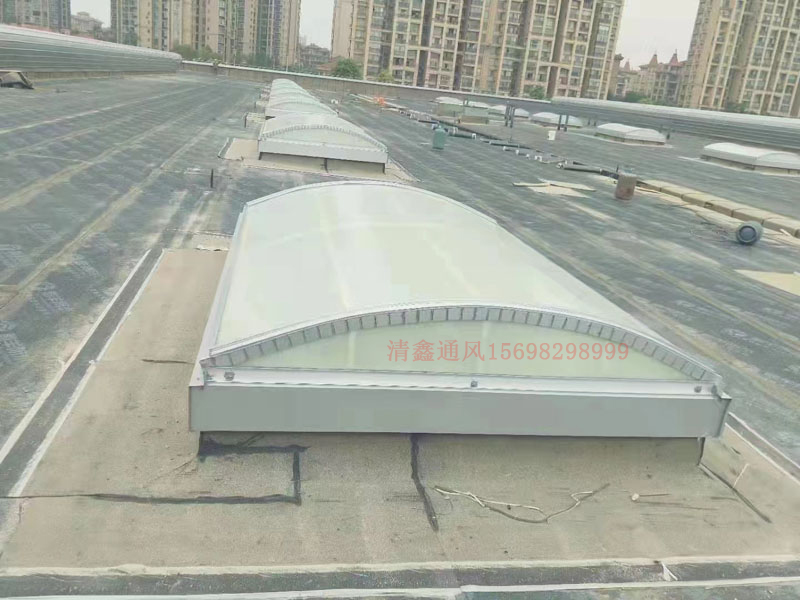 圓拱型固定側(cè)開采光天窗1.jpg